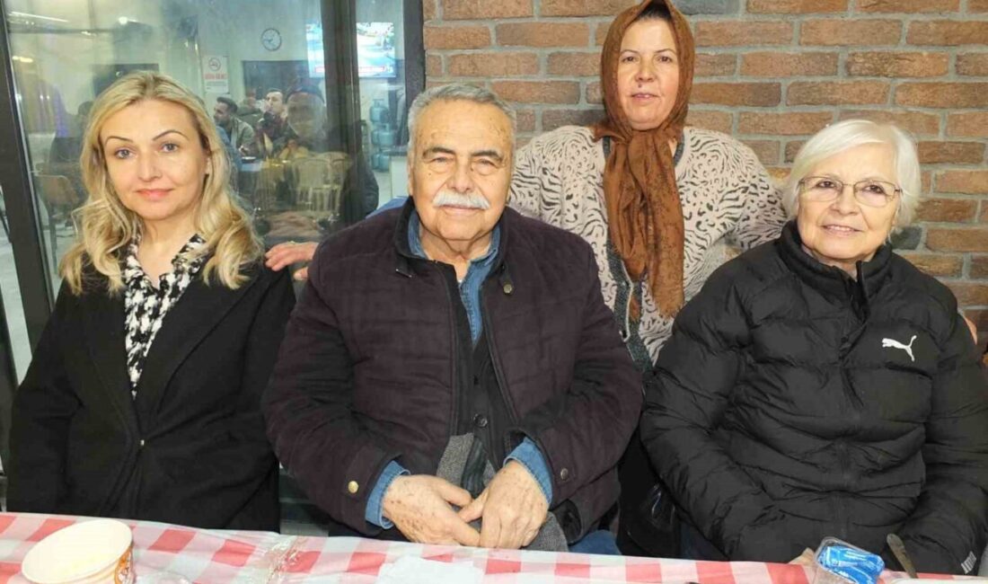 Burhaniye ilçesinde, Börezli köyünde düzenlenen geleneksel iftar yemeği yoğun ilgi