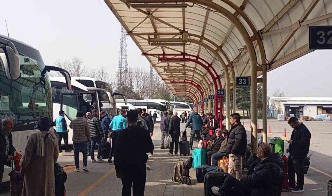 Bursa’da bayram öncesi hareketlilik başladı. Şehirlerarası Otobüs Terminali’nde peronlar yolcularla