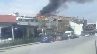 Bursa’da bir evin çatı katında çıkan yangın itfaiye ekiplerinin müdahalesiyle