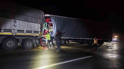 Bursa’nın Kestel ilçesinde meydana gelen kazada 2 tır çarpıştı, 1