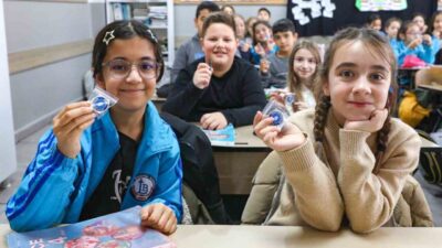 Bursa Büyükşehir Belediyesi, Deprem Haftası kapsamında Lütfi Banuşoğlu İlkokulu’nda öğrencilere