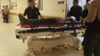 Bursa’nın İnegöl ilçesinde kontrolden çıkan otomobil, park halindeki tırın altına