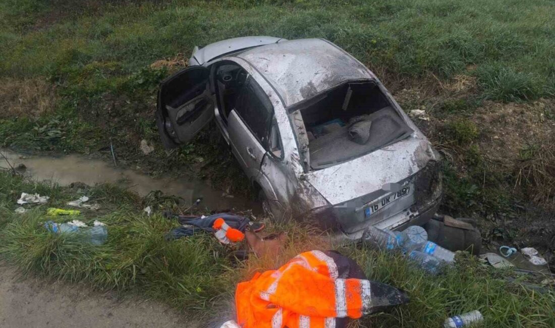 Bursa’nın İnegöl ilçesinde kontrolden çıkan otomobilin taklalar atarak tarlaya uçtuğu