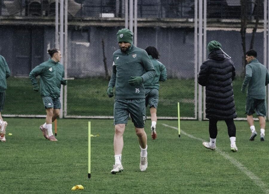 Bursaspor Güzide Gebzespor maçı öncesi tempoyu artırdı. Özlüce’de yapılan antrenmanda