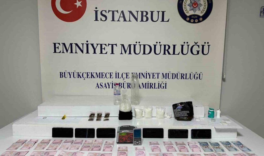 Büyükçekmece’de polis ekipleri uyuşturucu madde satan 5 şüpheliyi yakaladı. Şahısların