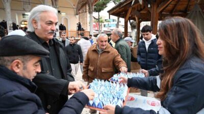 Aydın Büyükşehir Belediyesi, Ramazan Bayramı dolayısıyla bayram namazı sonrası vatandaşlara