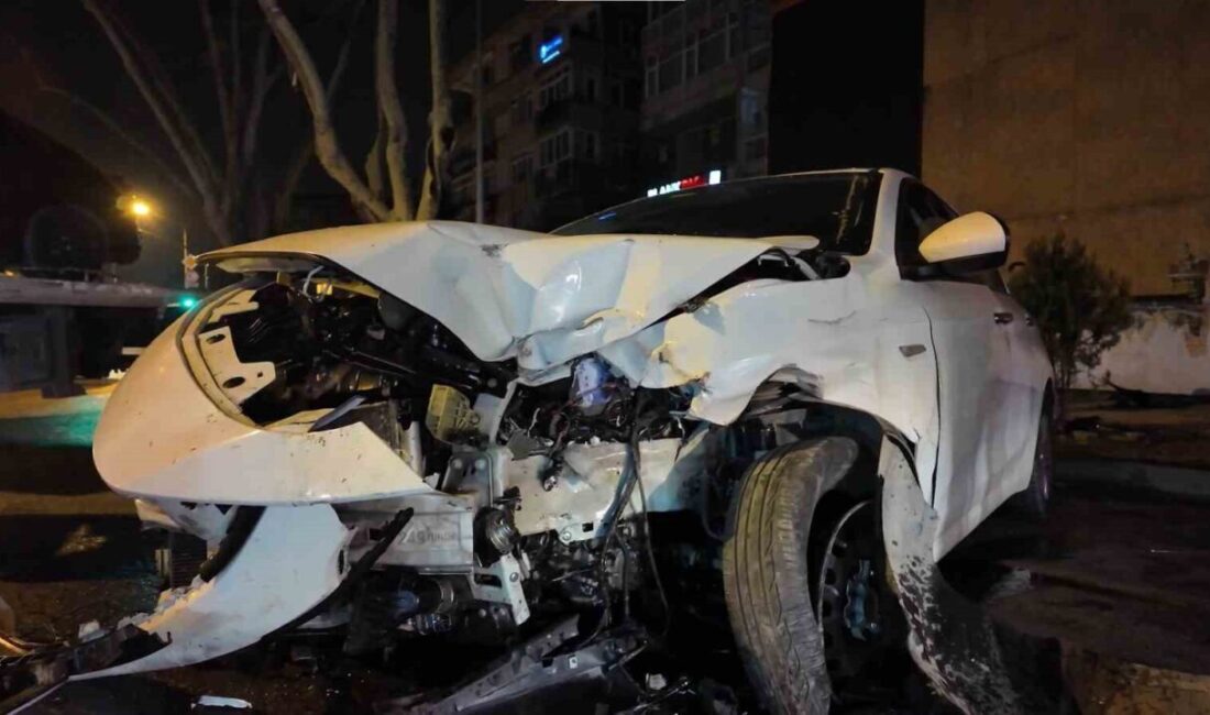 Kadıköy’de gece saatlerinde aşırı hızla makas atarak ilerleyen otomobil sürücüsü,