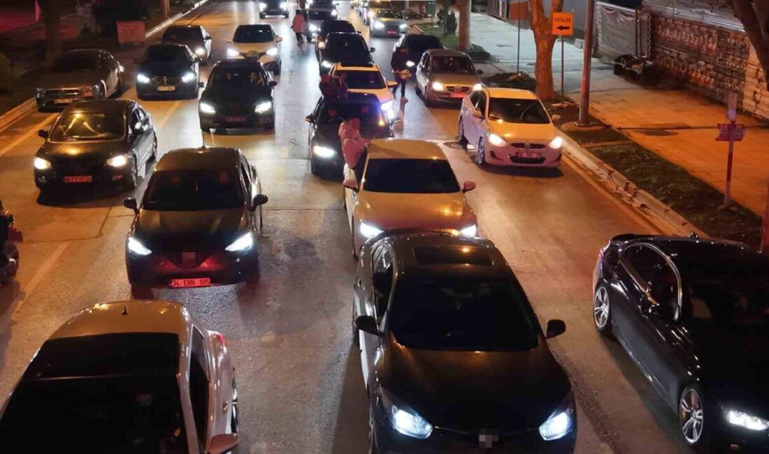 Kadıköy Caddebostan sahil yolunda camdan sarkarak trafikte tehlikeli hareketler yapan