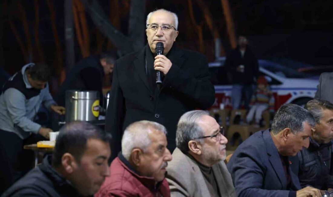 Denizli’nin Çameli ilçesine bağlı Belevi Mahallesi’nde düzenlenen iftar programında vatandaşlar