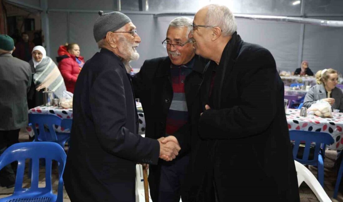 Denizli’nin Çameli ilçesinde düzenlenen iftar sofrası, Kolak Mahallesi sakinlerini bir