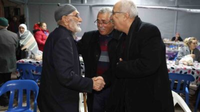 Denizli’nin Çameli ilçesinde düzenlenen iftar sofrası, Kolak Mahallesi sakinlerini bir