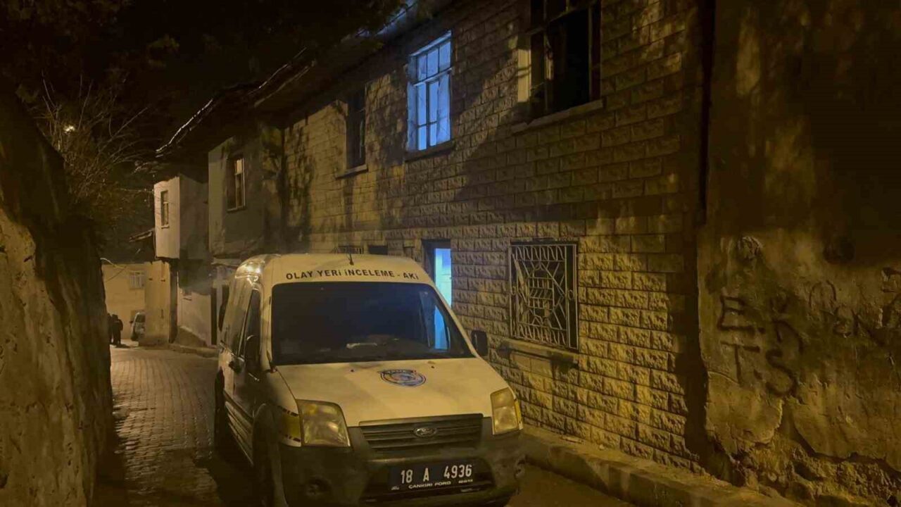 Çankırı’da bir evde çıkan yangında iki kişi hayatını kaybetti. Yangın,