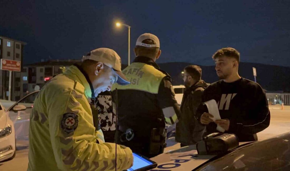 Çankırı’da polis ekiplerince yapılan denetimde aracında ses sistemi bulunduran sürücüye
