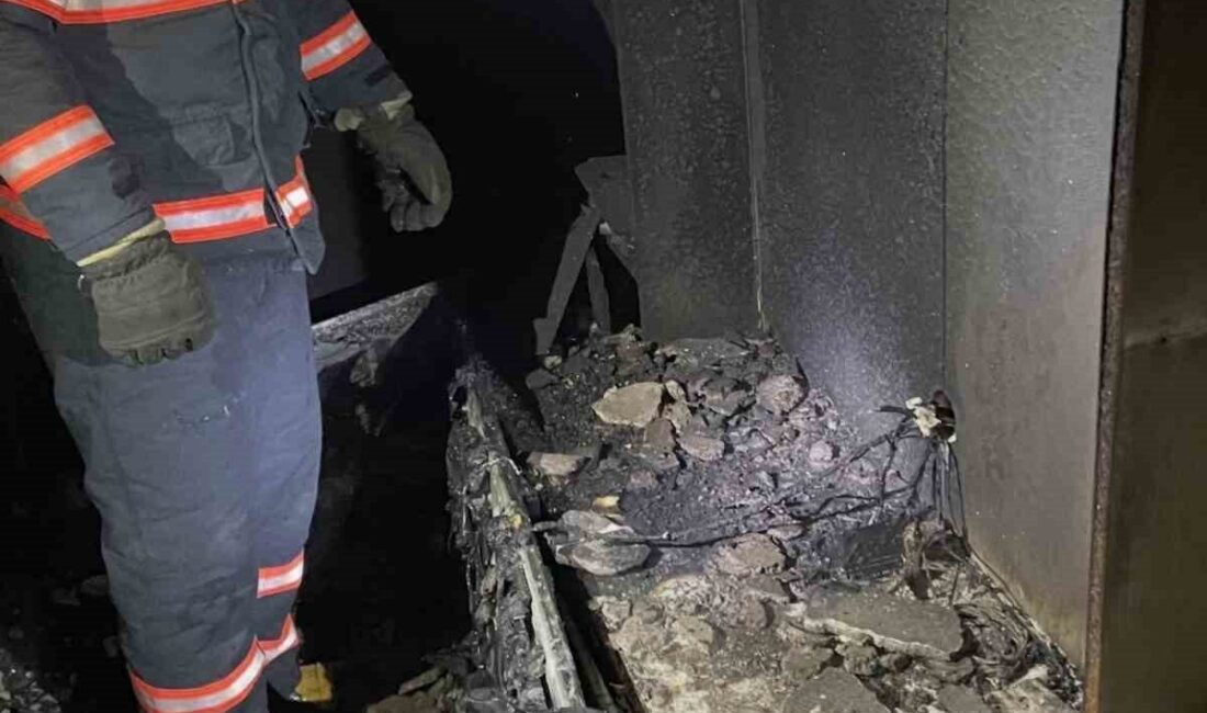 Çankırı’da apartman dairesinde çıkan yangın itfaiye ekipleri tarafından söndürüldü. Olay,