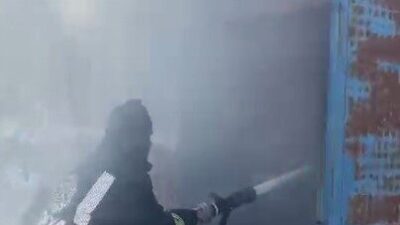 Konya’nın Karapınar ilçesinde bir çardakta çıkan yangında 65 buzağı telef