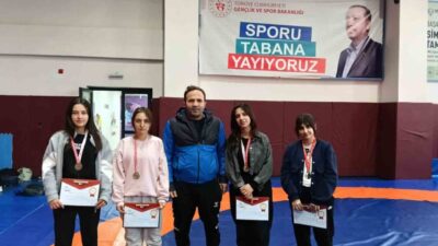 Van’da gerçekleştirilen Okul Sporları Gençler Güreş İl Birinciliği müsabakalarında Çatak
