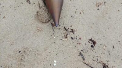 Çatalca Yalıköy’de denizde sürüklenen bir füze başlığı kumsala vurdu. Patlayıcı