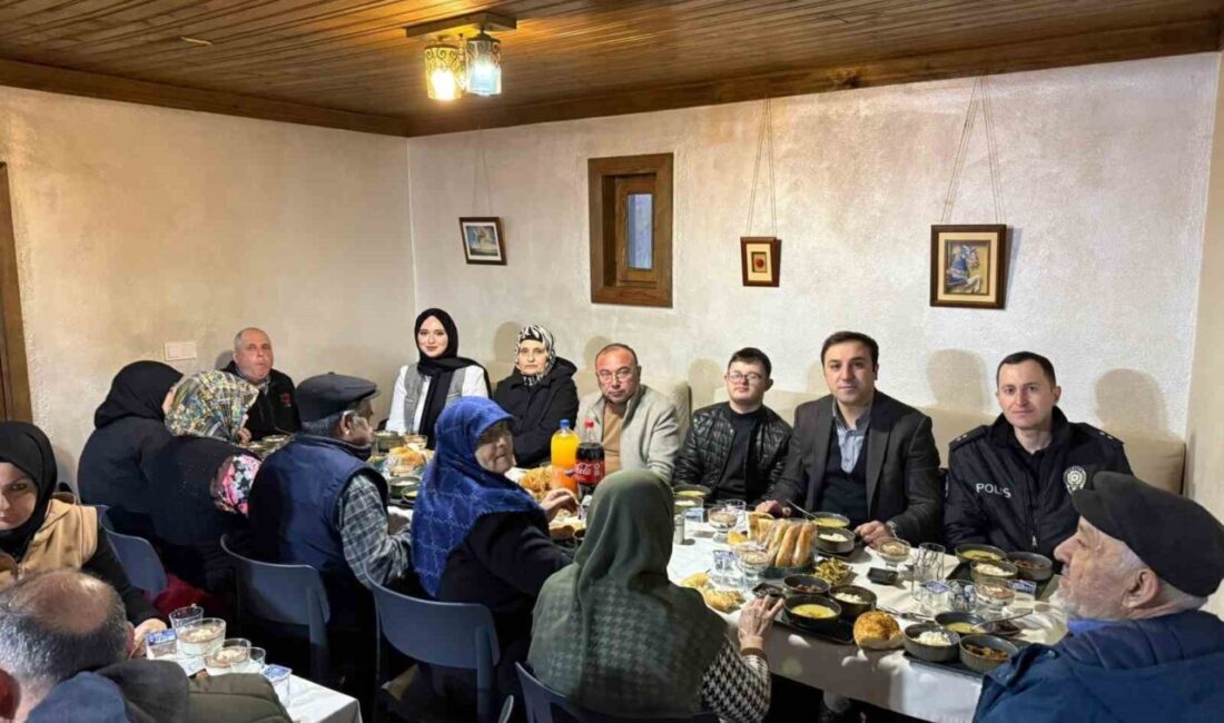 Kütahya’nın Çavdarhisar ilçesinde düzenlenen iftar programında Kaymakam Murat Ak, şehitlerin