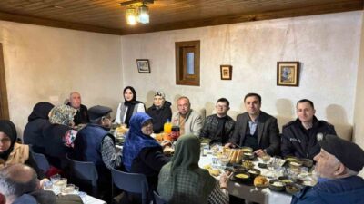 Kütahya’nın Çavdarhisar ilçesinde düzenlenen iftar programında Kaymakam Murat Ak, şehitlerin