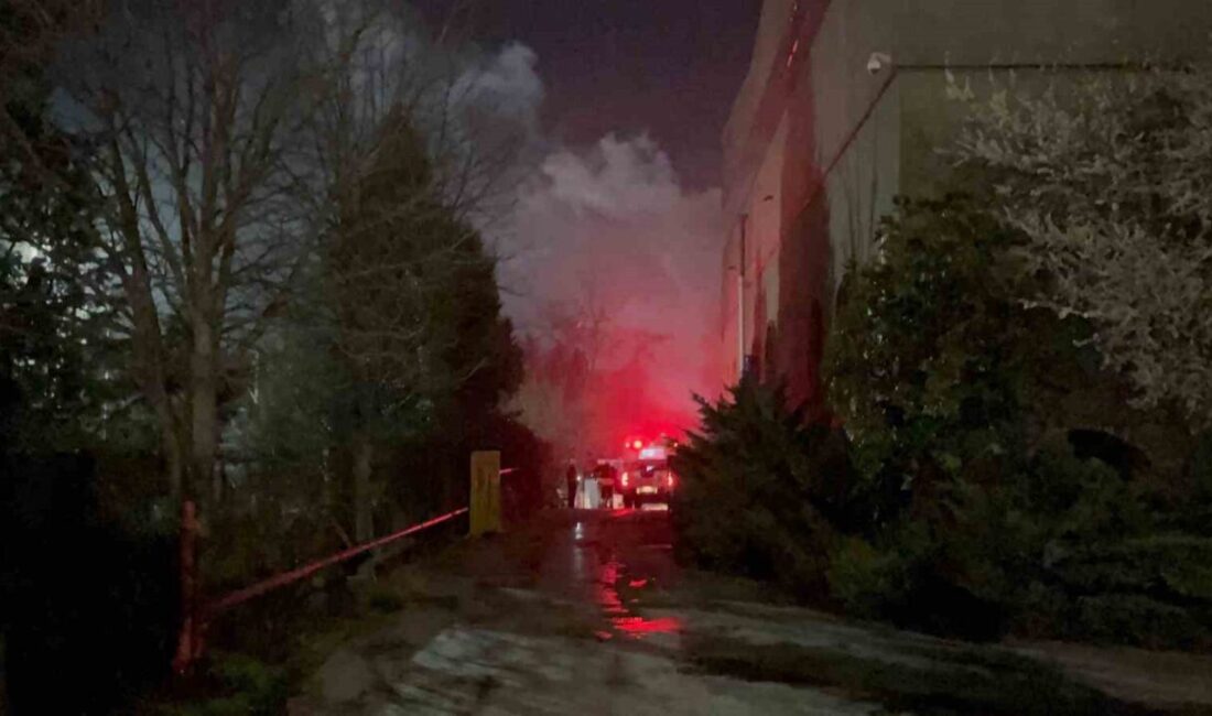 Tekirdağ’ın Çerkezköy ilçesinde bir fabrikada çıkan yangın, itfaiye ekiplerinin müdahalesiyle