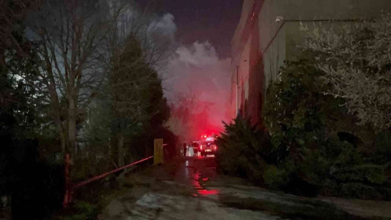 Tekirdağ’ın Çerkezköy ilçesinde bir fabrikada çıkan yangın, itfaiye ekiplerinin müdahalesiyle