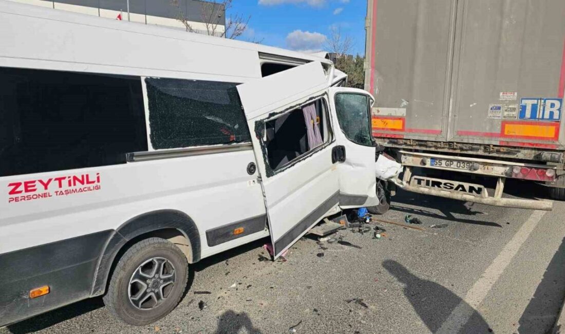 Tekirdağ’ın Çerkezköy ilçesinde işçi servisinin tıra arkadan çarpması sonucu meydana