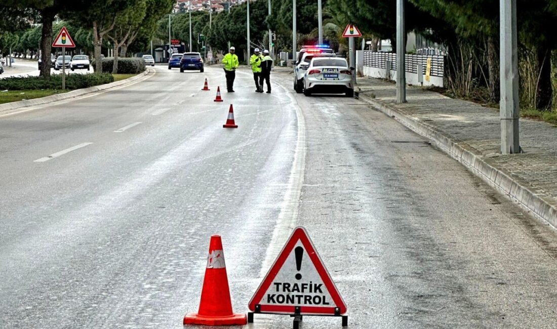 İzmir’in turistik ilçelerinden Çeşme’de, bayram yoğunluğu öncesinde trafik güvenliğini sağlamak