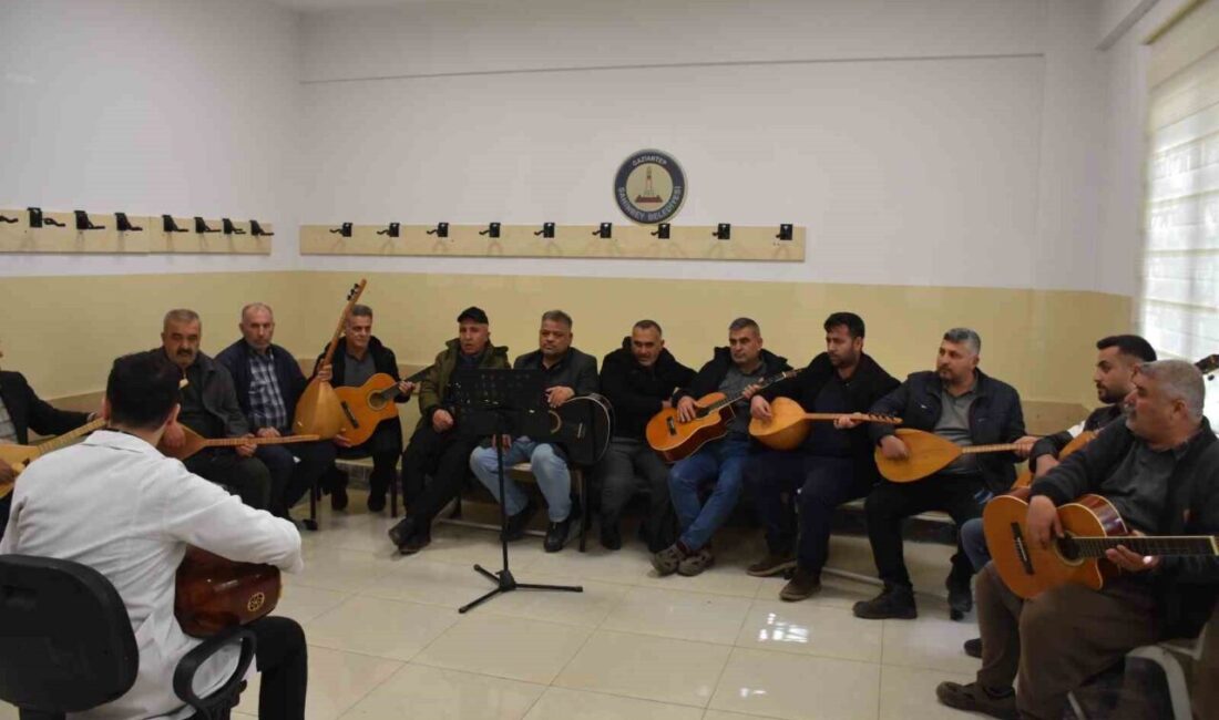 Gaziantep’in Şahinbey ilçesinde yaşayan çiftçiler, köylerindeki sosyal tesiste açılan kursta