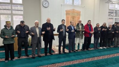 DÜZCE(İHA) – Düzce’nin Çilimli ilçesinde ilk bayramlaşma bayram namazı sonrasında