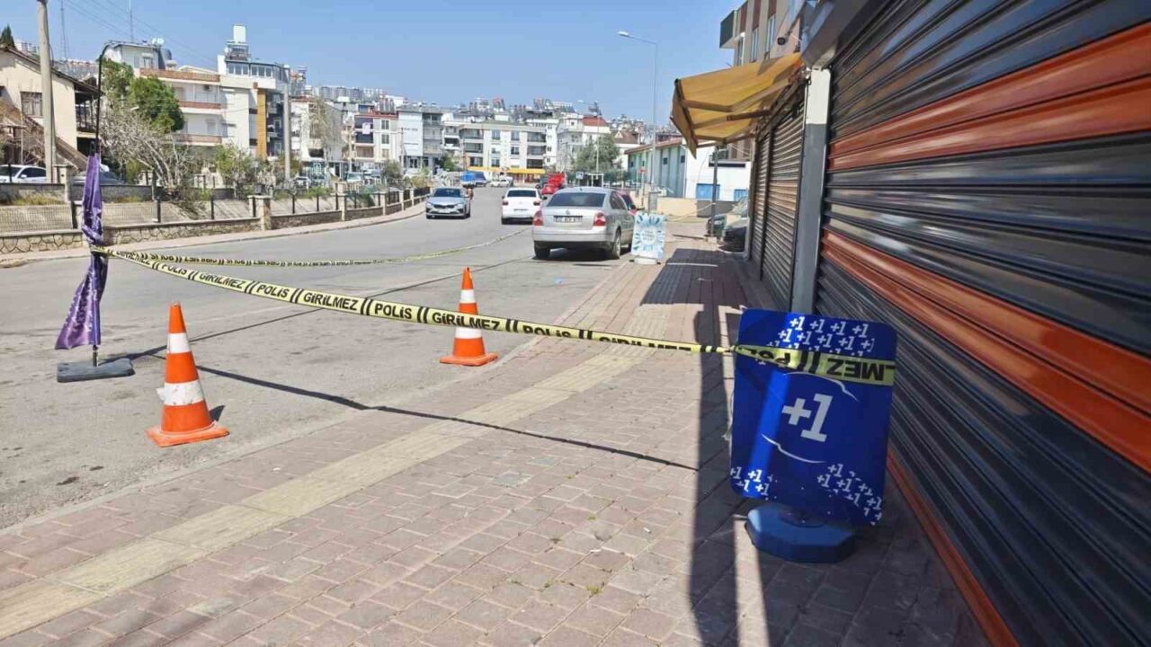 Antalya’da komşu esnaflar arasında çıkan tartışma sonrası 1 kişinin hayatını