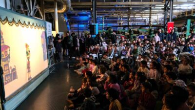SEKA Kağıt Müzesi’nde Ramazan buluşmaları kapsamında düzenlenen programda sahnelenen Karagöz