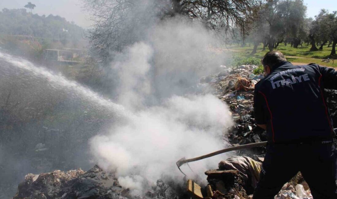 Aydın’ın Efeler ilçesinde çöplük alanda çıkan yangın itfaiye ekiplerini harekete