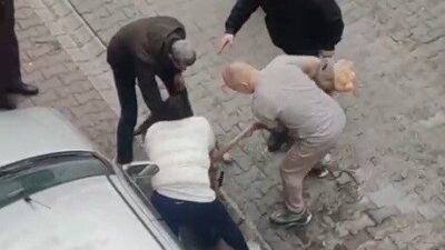Tekirdağ’ın Çorlu ilçesinde pitbull cinsi köpeğin sokak ortasında başka bir