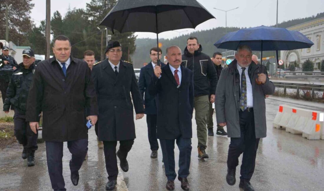 Çorum’da Ramazan Bayramı tatili sebebiyle yola çıkan vatandaşların oluşturduğu trafik