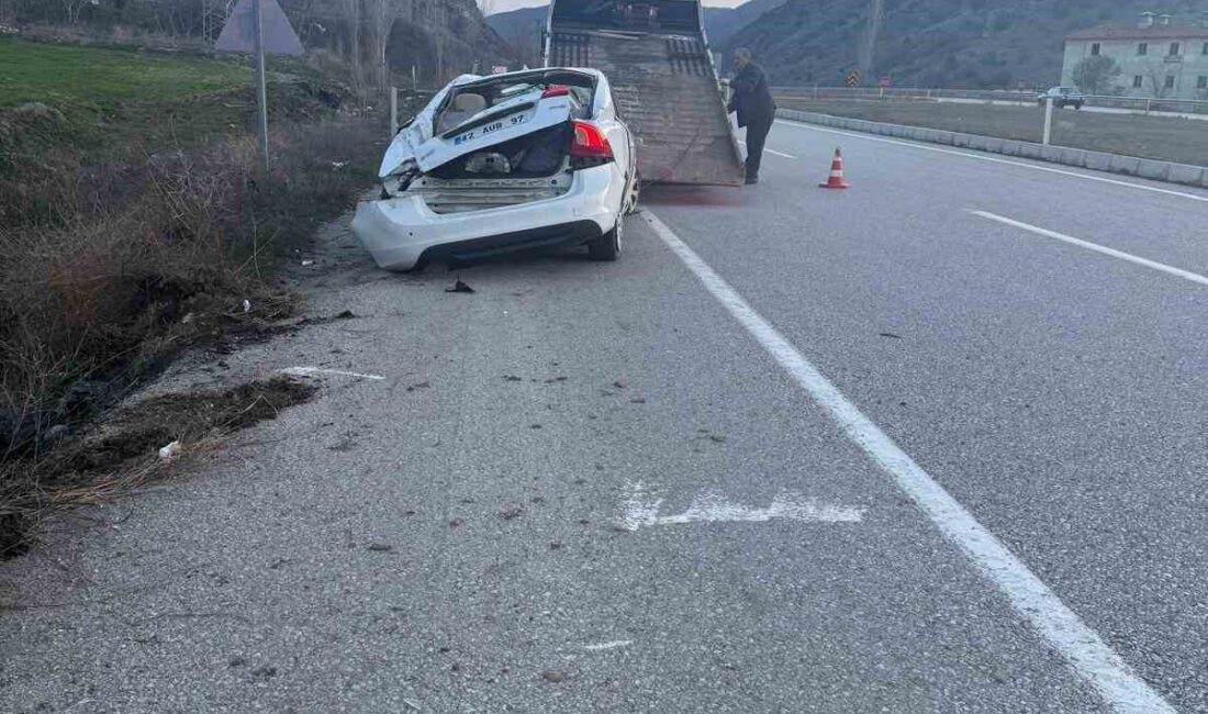 Çorum’un Alaca ilçesinde otomobilin dere yatağına devrilmesi sonucu meydana gelen