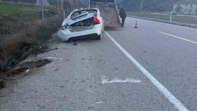 Çorum’un Alaca ilçesinde otomobilin dere yatağına devrilmesi sonucu meydana gelen