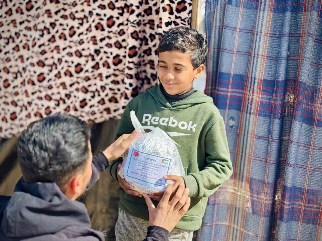 Çorum’da halk otobüsü şoförleri, Gazze halkına kilometrelerce uzaklıktan sıcak yemek