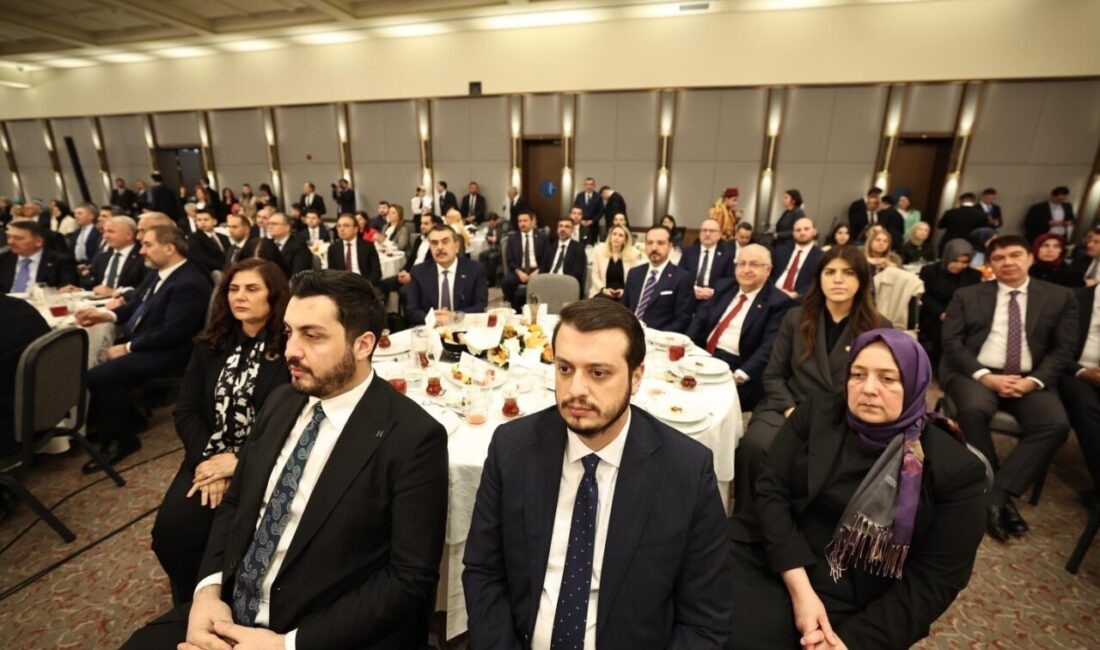 Cumhurbaşkanı Recep Tayyip Erdoğan’ın katılımıyla düzenlenen iftar programına katılan Aydın