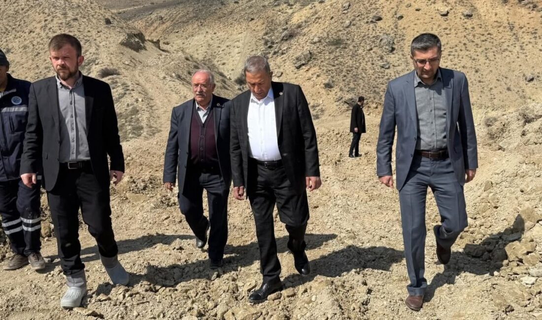 Malatya’nın Darende Belediye Başkanı Alican Bozkurt, tesviye çalışmaları devam eden