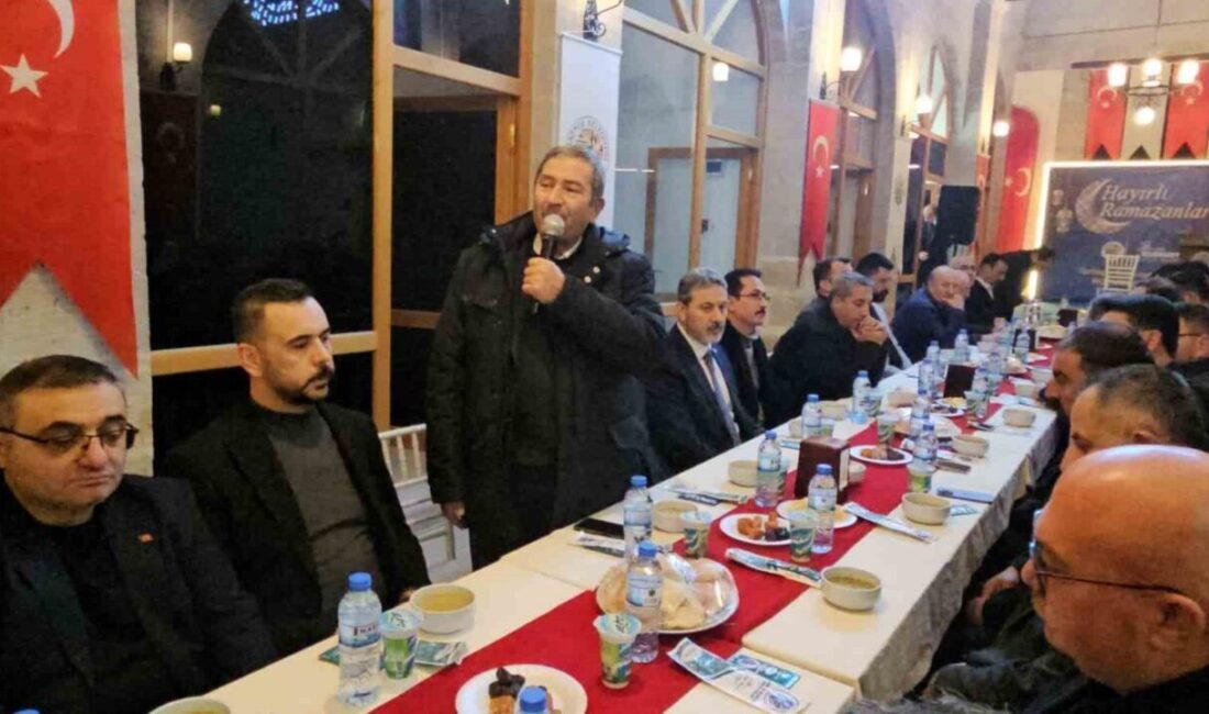 Darende Belediyesi tarafından tarihi Yusuf Paşa Bedesteni’nde düzenlenen iftar programında