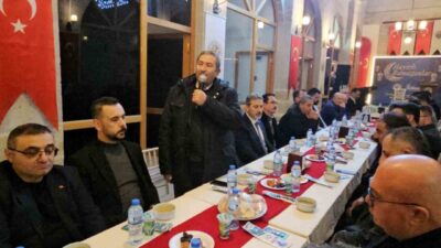 Darende Belediyesi tarafından tarihi Yusuf Paşa Bedesteni’nde düzenlenen iftar programında