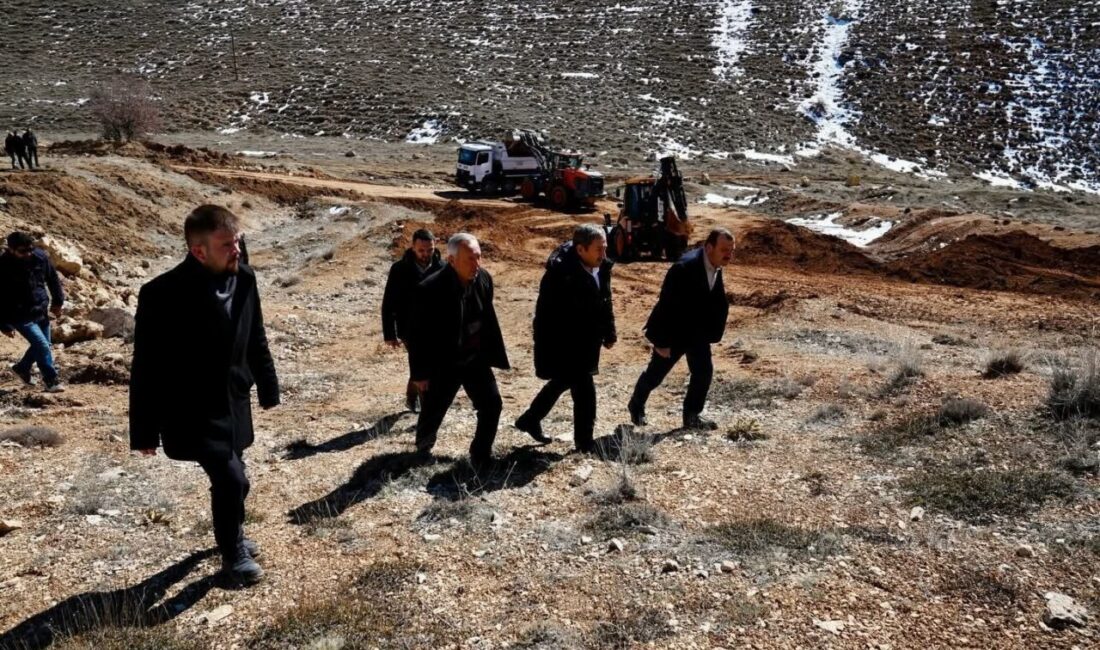 Malatya’nın Darende ilçesinde belediye tarafından planlanan stabilize yol çalışmaları kapsamında