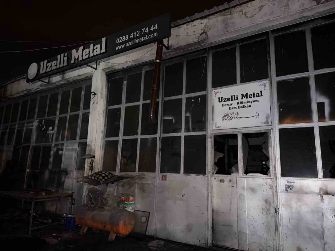 Kırklareli’nin Lüleburgaz ilçesinde sanayi sitesindeki bir demirci dükkânında sobaya tiner