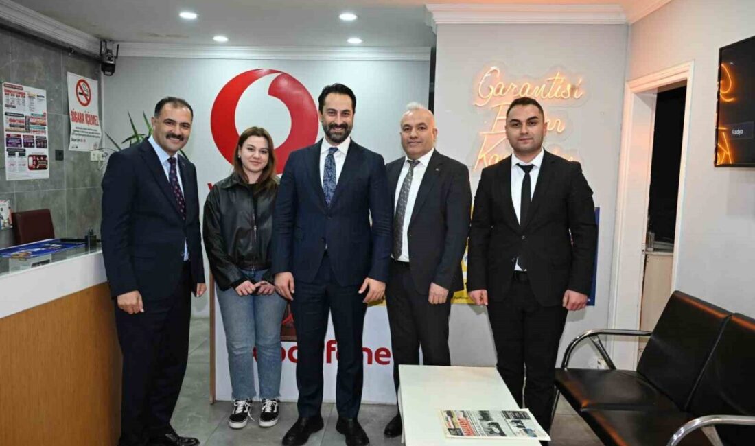 Manisa’nın Demirci ilçesinde ilçe belediyesi tarafından düzenlenen geleneksel halk iftarı,