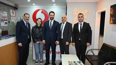 Manisa’nın Demirci ilçesinde ilçe belediyesi tarafından düzenlenen geleneksel halk iftarı,