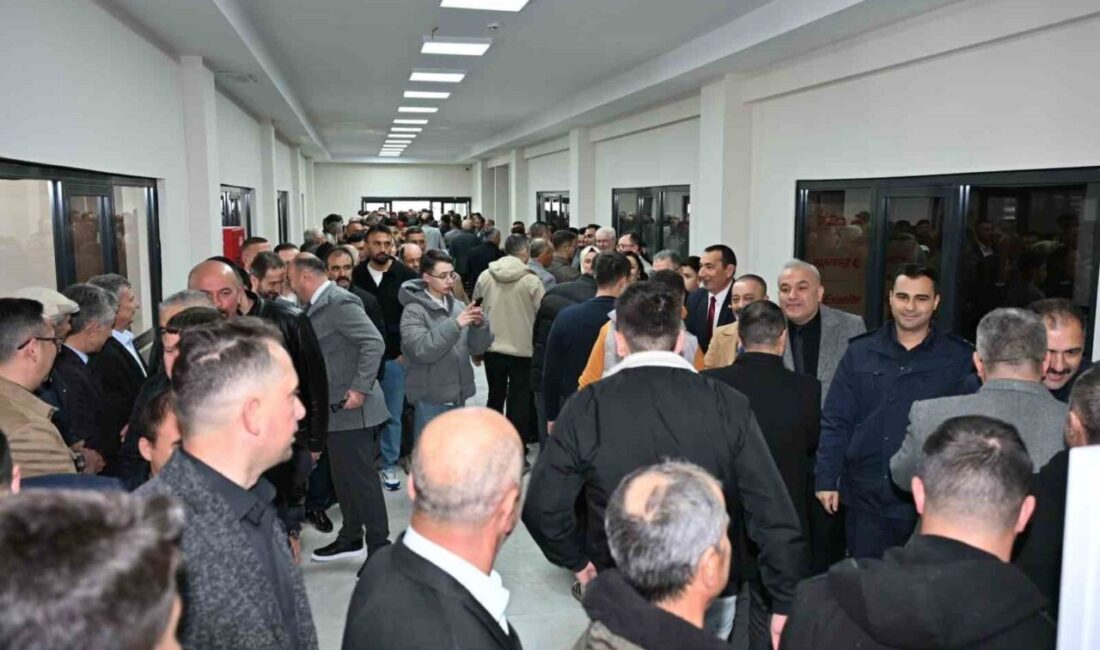 Manisa’nın Demirci ilçesinde her bayram geleneksel olarak gerçekleştirilen bayramlaşma töreni,