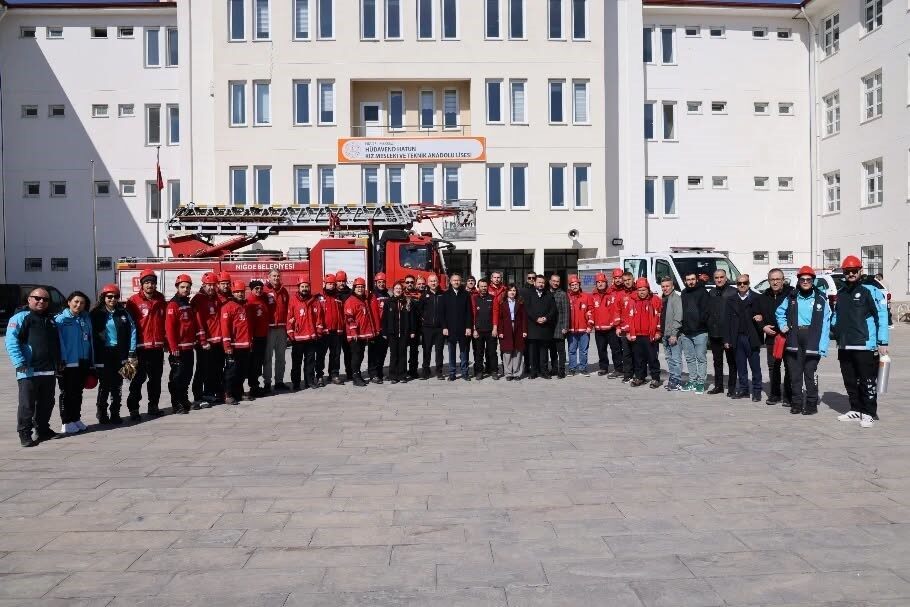 1-7 Mart Deprem Haftası etkinlikleri kapsamında Niğde Hüdavent Hatun Kız