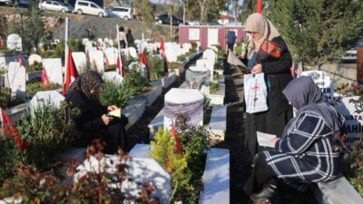 Hatay’da afetzede vatandaşlar, sabahın ilk saatleriyle birlikte asrın felaketinde vefat