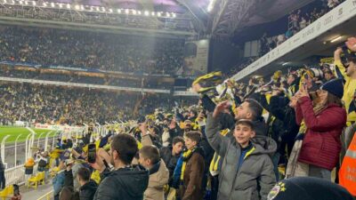 Balıkesir’in Sındırgı ilçesinde geçen yıl meydana gelen depremlerden etkilenen çocuk