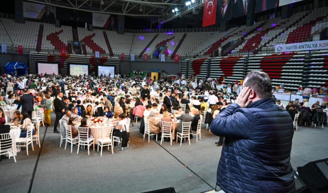 Antalya’da Vali Hulusi Şahin’in ev sahipliğinde düzenlenen iftarda, devlet koruması